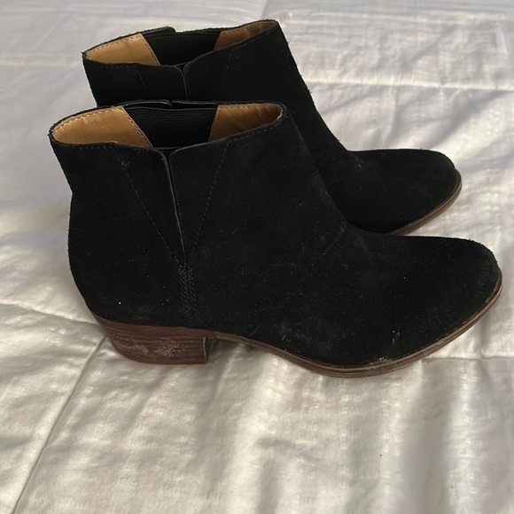 Lucky brand black suede ankle boots size 7 - Picture 2 of 5